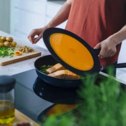 Fiskars Functional Form Siliconen Spatbescherming 7 Fiskars Functional Form Siliconen Spatbescherming -Keukenbenodigdheden Winkel 35788 01 02 229963f9bc