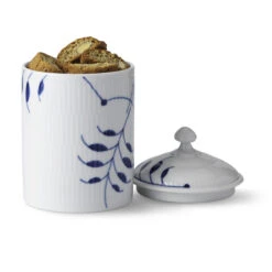 Royal Copenhagen Blue Fluted Mega Pot Met Deksel 8 Royal Copenhagen Blue Fluted Mega Pot Met Deksel -Keukenbenodigdheden Winkel 38044 01 03 912a717340