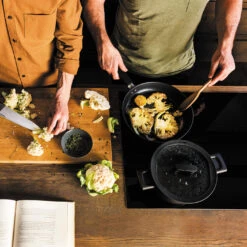 Fiskars Hard Face Braadpan Met Deksel 6 Fiskars Hard Face Braadpan Met Deksel -Keukenbenodigdheden Winkel 42261 02 03 893464e80c