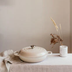 Le Creuset Buffetbraadpan 3,5 L 8 Le Creuset Buffetbraadpan 3,5 L -Keukenbenodigdheden Winkel 46083 01 03 63c2d347f0