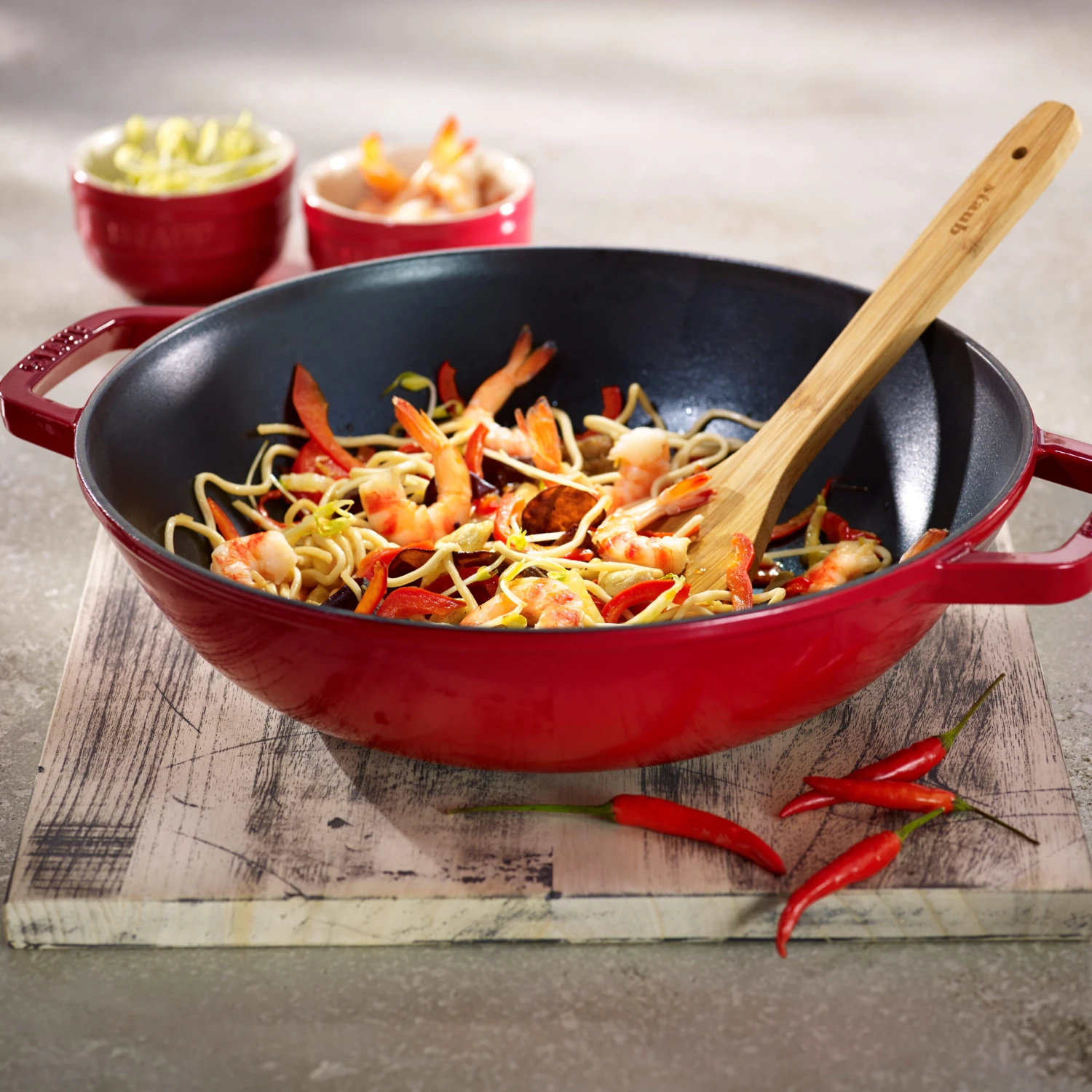Staub Wok Met Glazen Deksel Ø30 Cm 4,4 L 4 Staub Wok Met Glazen Deksel Ø30 Cm 4,4 L - Afbeelding 2