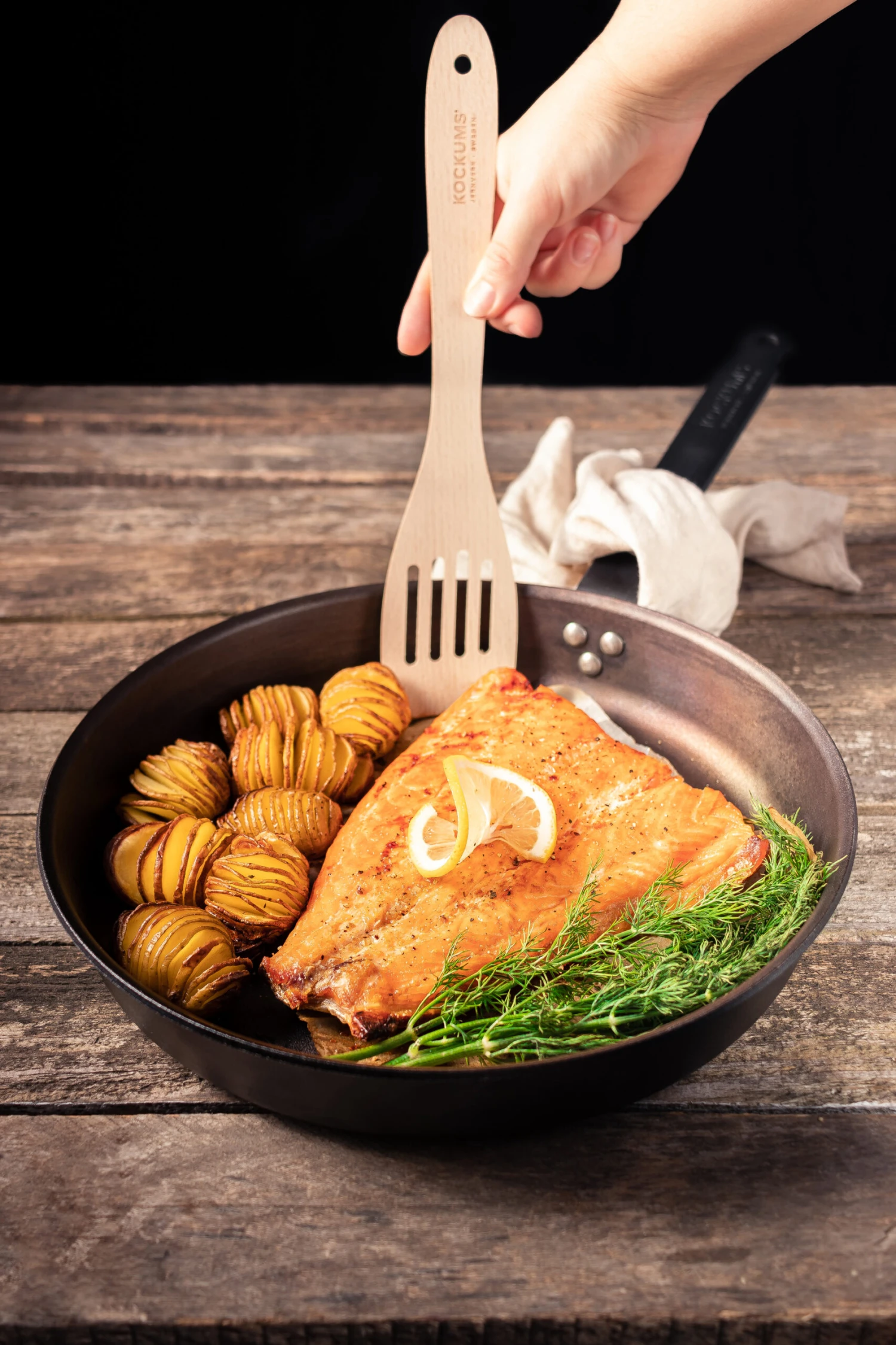 Kockums Jernverk Kockums Bakspatel Met Gaten 30 Cm 4 Kockums Jernverk Kockums Bakspatel Met Gaten 30 Cm - Afbeelding 2