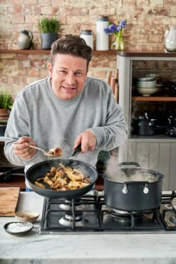 Tefal Jamie Oliver Quick & Easy Sauteerpan Hard Anodised 9 Tefal Jamie Oliver Quick & Easy Sauteerpan Hard Anodised -Keukenbenodigdheden Winkel 506763 01 4 EnvironmentImage 8497ab4e08