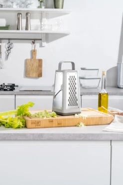 Zwilling Z-cut Torn Rasp 17 Zwilling Z-cut Torn Rasp -Keukenbenodigdheden Winkel 509080 01 40 EnvironmentImage 31f7cf4e59