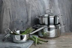 Fiskars Braad- & Steelpannenset Met Glazen Deksels 3-delig -Keukenbenodigdheden Winkel 509785 01 11 EnvironmentImage 0fb22eb586