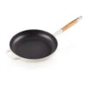Le Creuset Signature Koekenpan Houten Handvat 28 Cm -Keukenbenodigdheden Winkel 512410 01 1 ProductImageMain bccf5546a2