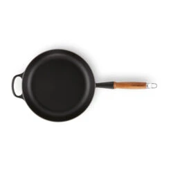 Le Creuset Signature Hapjespan Houten Handvat 28 Cm 8 Le Creuset Signature Hapjespan Houten Handvat 28 Cm -Keukenbenodigdheden Winkel 512411 01 3 ProductImageExtra f479bb54d3