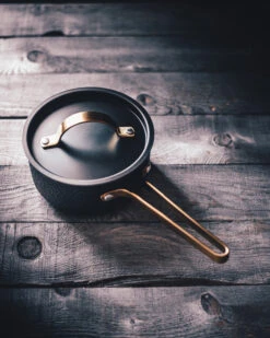 Arvet Gehamerde Zwarte Steelpan Met Deksel 12 Arvet Gehamerde Zwarte Steelpan Met Deksel -Keukenbenodigdheden Winkel 513364 01 5 EnvironmentImage 3d663b1a44