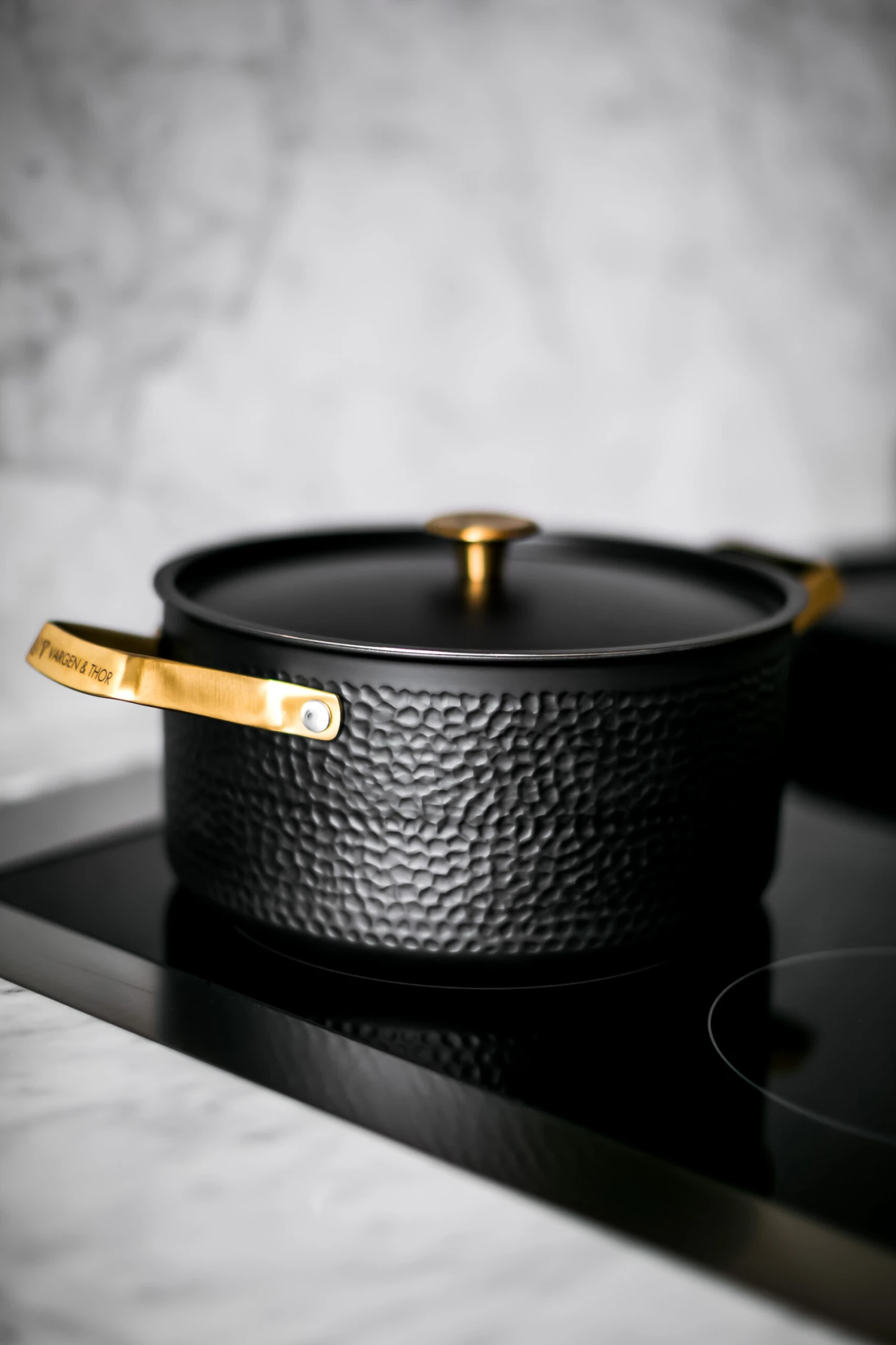 Arvet Gehamerde Zwarte Braadpan Met Deksel 8 Arvet Gehamerde Zwarte Braadpan Met Deksel - Afbeelding 6