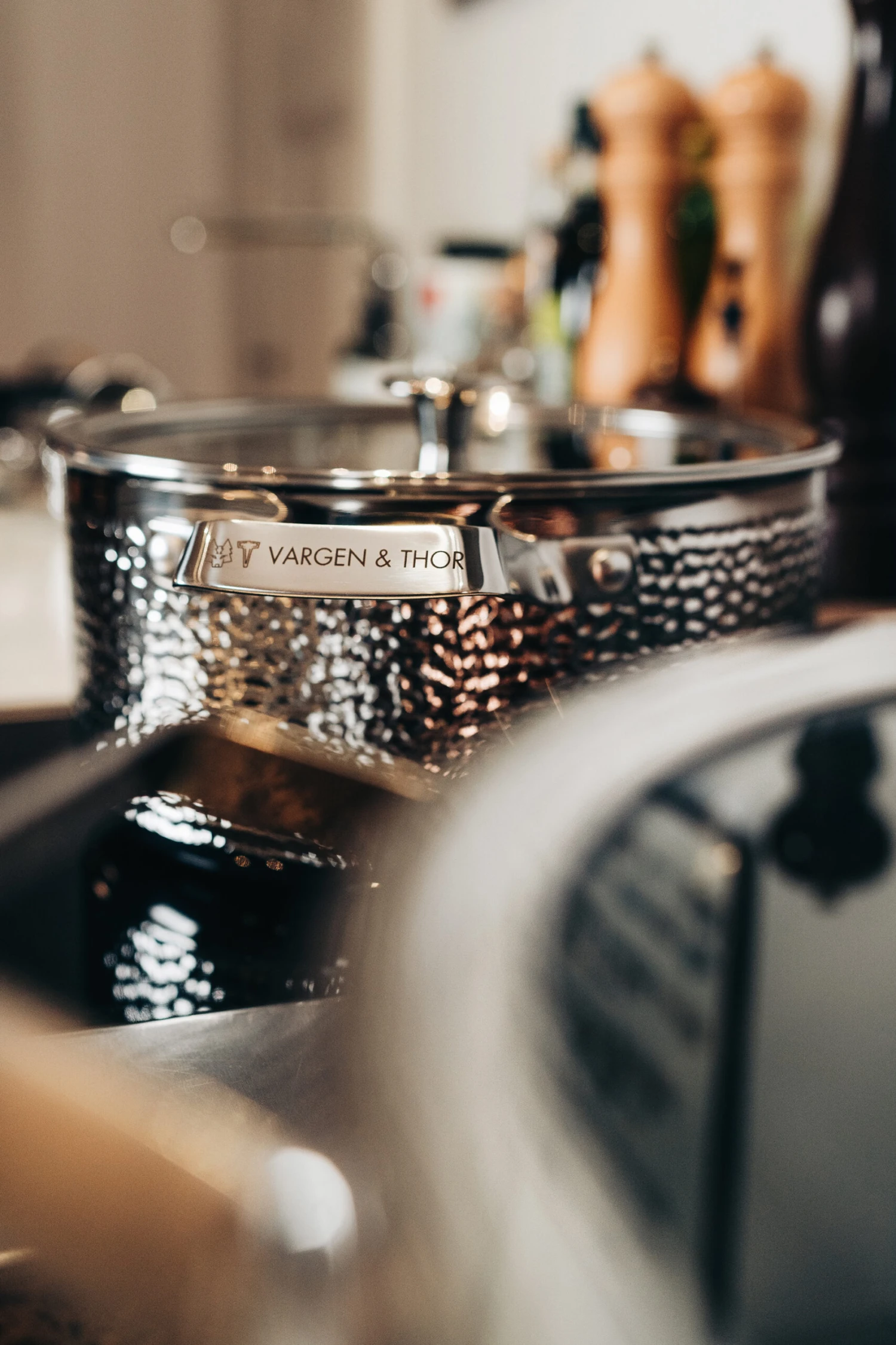 Kroma Gehamerde Verschroomde Braadpan Met Deksel 7 Kroma Gehamerde Verschroomde Braadpan Met Deksel - Afbeelding 5