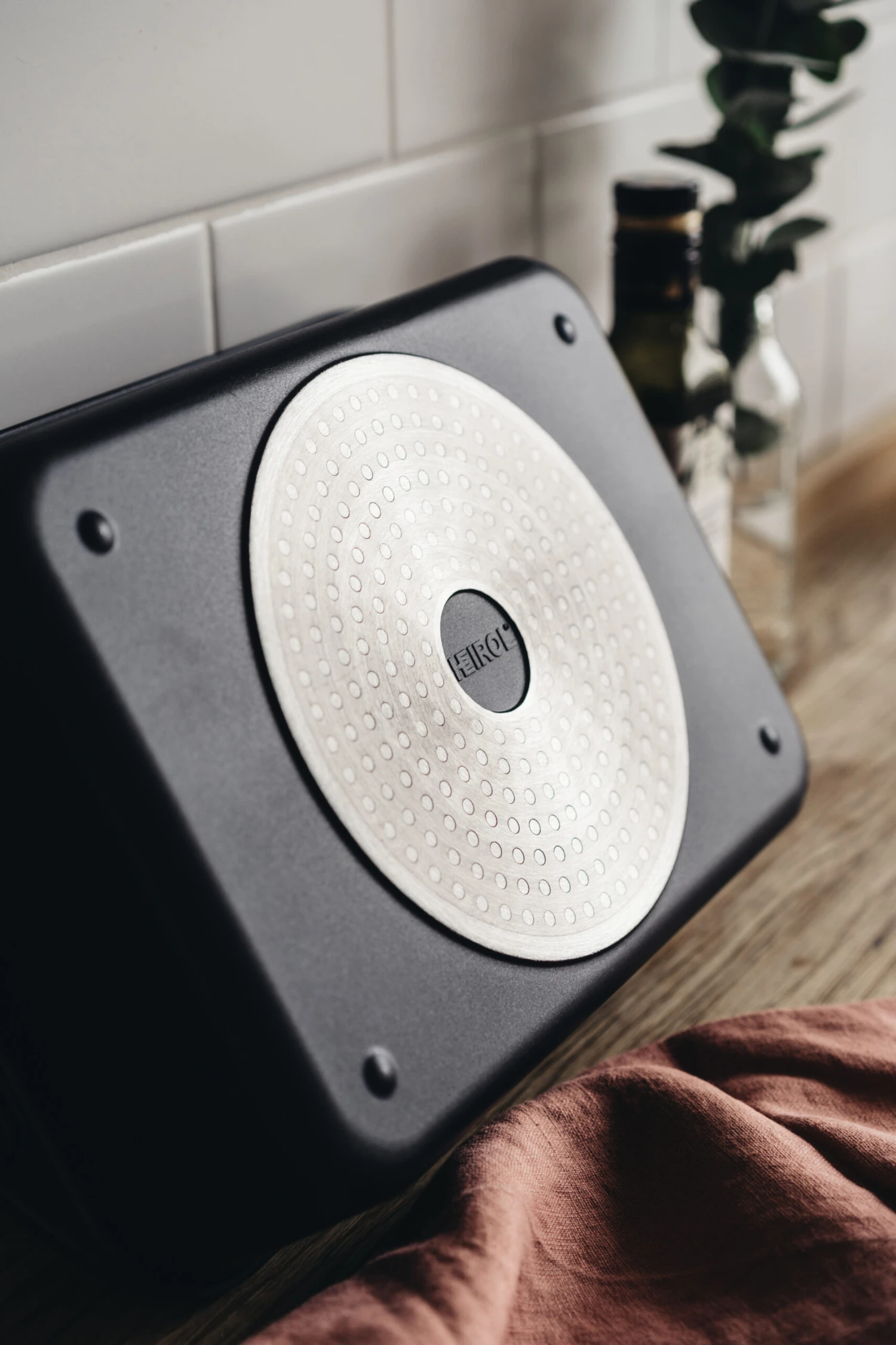 Heirol Ovenschaal Met Inductieplaat En Deksel 7 Heirol Ovenschaal Met Inductieplaat En Deksel - Afbeelding 5