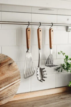 Heirol Roestvrije Bakspatel Met Gaten 30 Cm -Keukenbenodigdheden Winkel 515888 01 4 EnvironmentImage 6f11c100b4