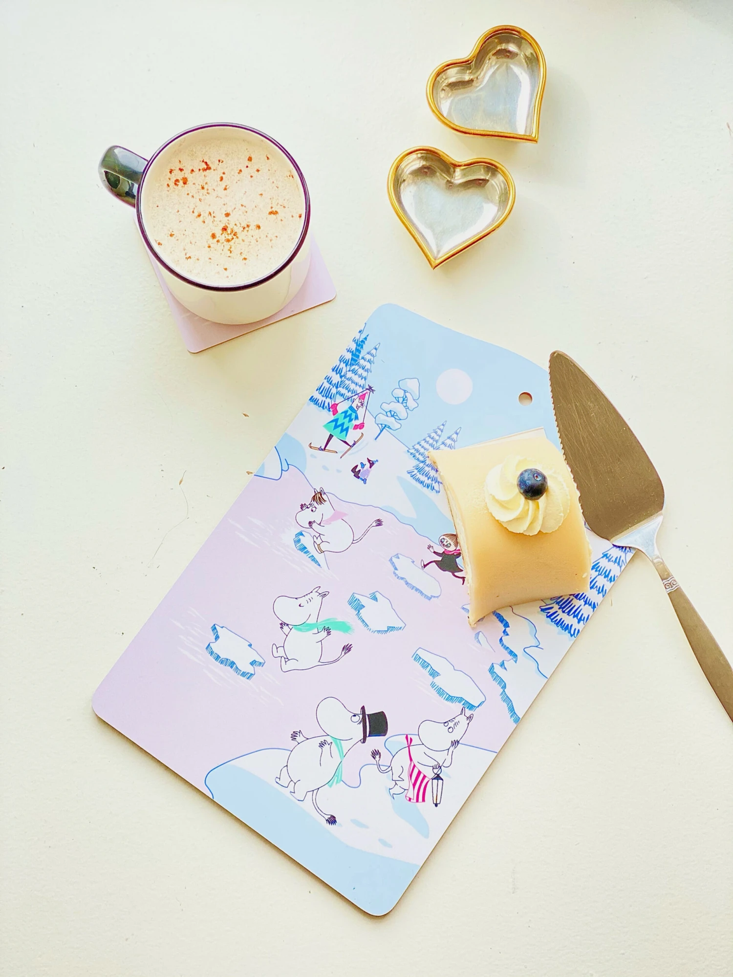 Moomin Snijplank Winter 2022 20x30 Cm 4 Moomin Snijplank Winter 2022 20x30 Cm - Afbeelding 2